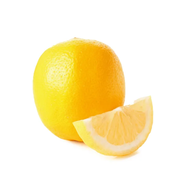 Целые Вырезать Свежие Лимоны Белом Фоне — стоковое фото