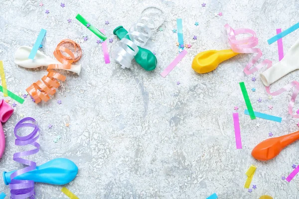 Cadre Confettis Ballons Serpentine Sur Fond Grunge Célébration Journée Des — Photo