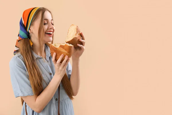 Young Woman Fresh Bread Beige Background — 스톡 사진