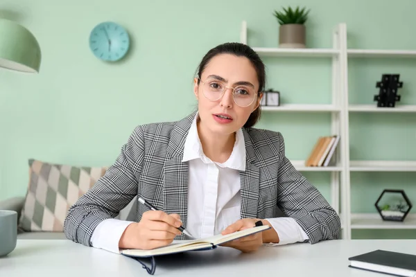 Female Tutor Notebook Giving Online Lesson Home — Stock Photo, Image