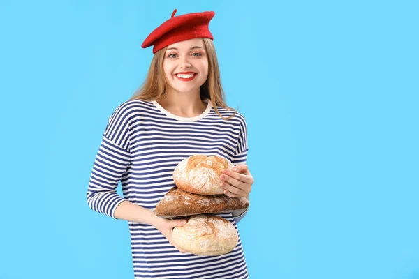 Young Woman Beret Loaves Fresh Bread Blue Background — 스톡 사진