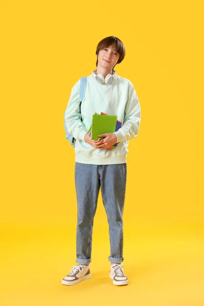 Mężczyzna Student Copybooks Plecak Żółtym Tle — Zdjęcie stockowe