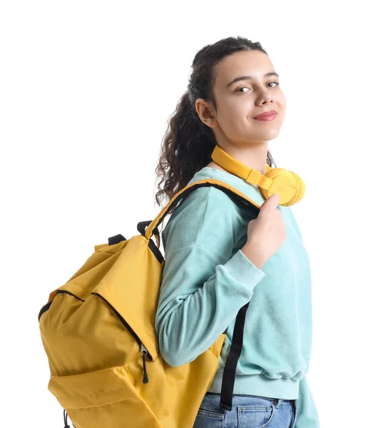 白い背景にヘッドフォンやバックパックを持つ女性学生 — ストック写真