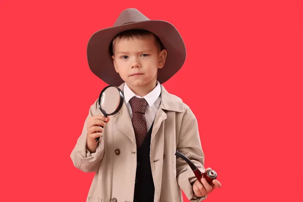Cute Little Detective Magnifier Smoking Pipe Red Background — Stock Photo, Image
