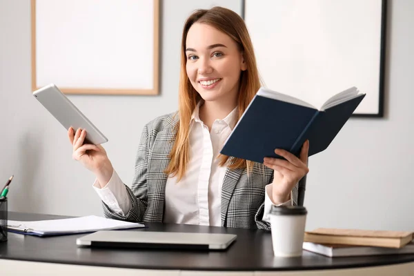 Young Businesswoman Tablet Computer Book Office Balance Concept — Stock Photo, Image