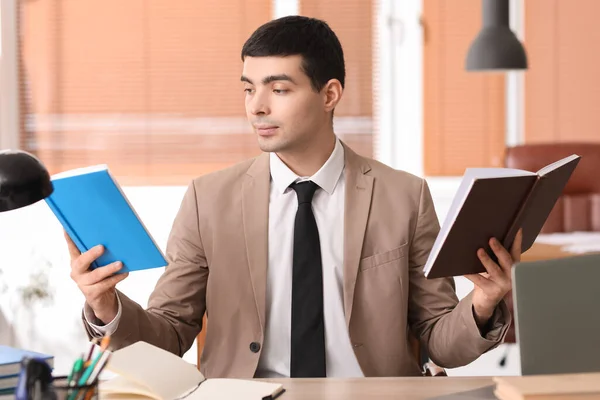 Young Businessman Books Office Balance Concept — Stock Photo, Image