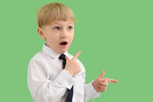 Shocked Little Businessman Pointing Something Green Background — Stock Photo, Image