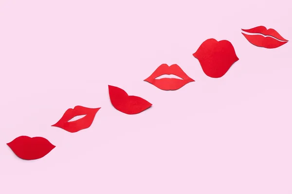 Rode Papieren Lippen Roze Achtergrond — Stockfoto