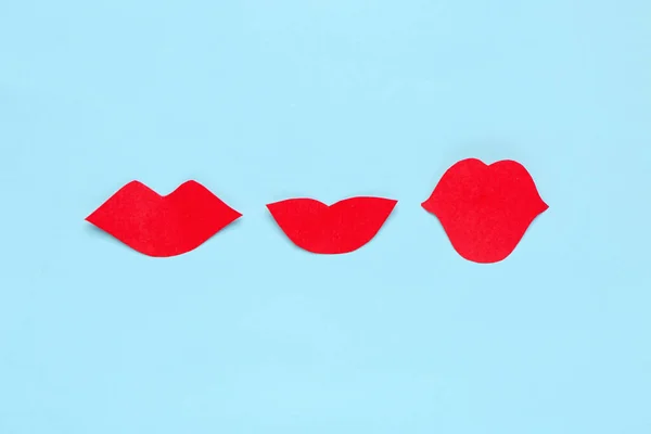 Lèvres Papier Rouge Sur Fond Bleu — Photo