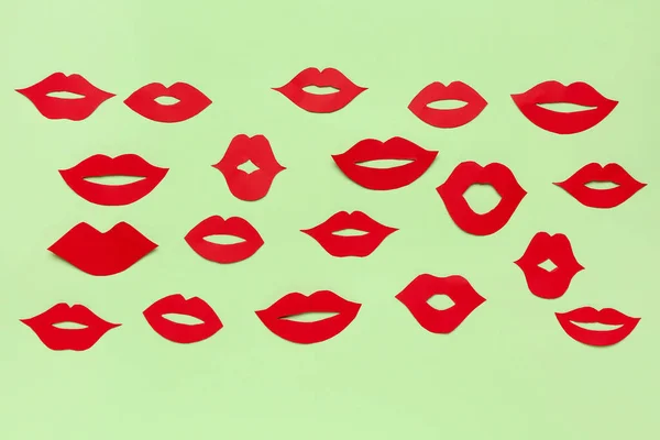Rode Papieren Lippen Groene Achtergrond — Stockfoto