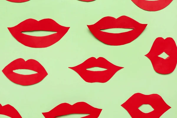 Red Paper Lips Green Background — Stock Photo, Image