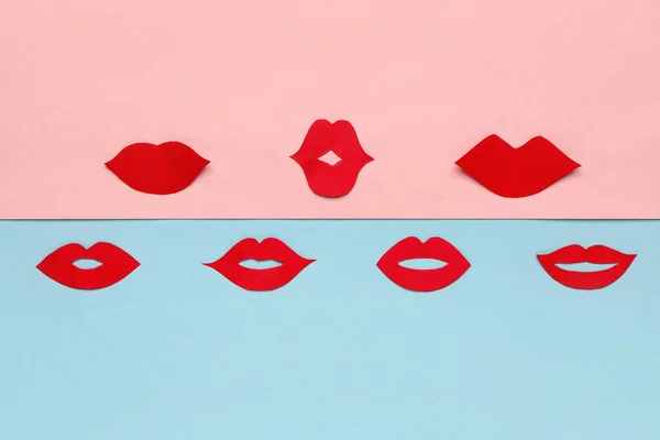 彩色背景下的红纸唇 — 图库照片