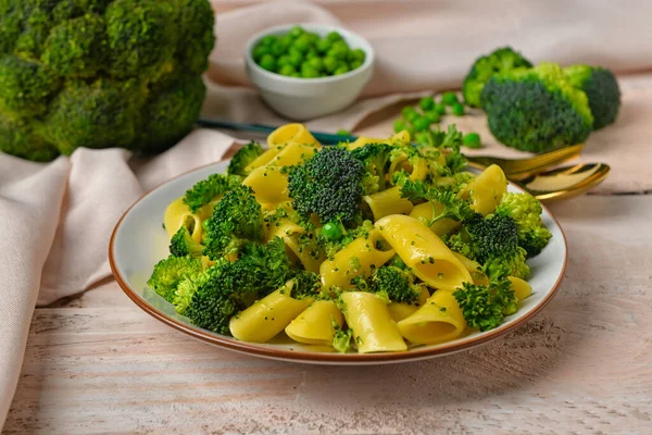 Plate Tasty Penne Pasta Broccoli Light Wooden Background — Stock Photo, Image