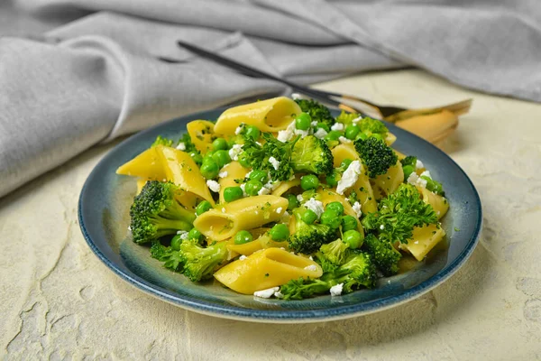 Plate Tasty Penne Pasta Broccoli Light Grunge Background — Stock Photo, Image