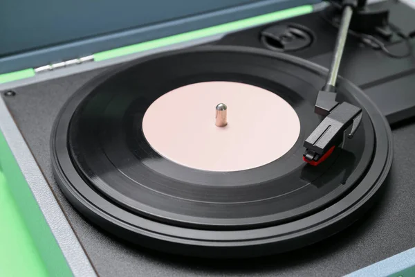 Grabador Con Disco Vinilo Sobre Fondo Verde Primer Plano — Foto de Stock