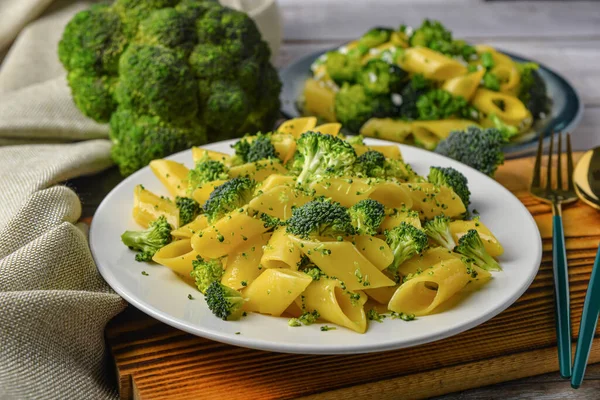 Plate Tasty Pasta Broccoli Grey Wooden Background — Stock Photo, Image