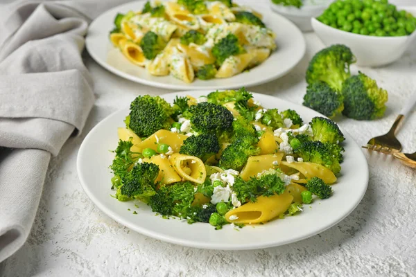 Plate Tasty Pasta Broccoli Light Grunge Background — Stock Photo, Image