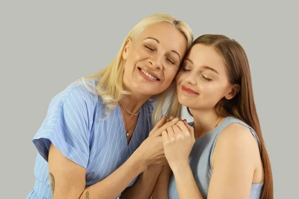 Young Woman Her Mother Grey Background Closeup — Stock Photo, Image