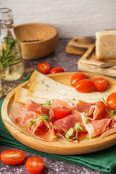 Plate Slices Tasty Jamon Cheese Table — Stock Photo, Image