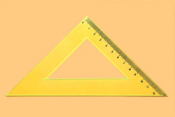 Regla Plástico Triángulo Amarillo Sobre Fondo Naranja —  Fotos de Stock
