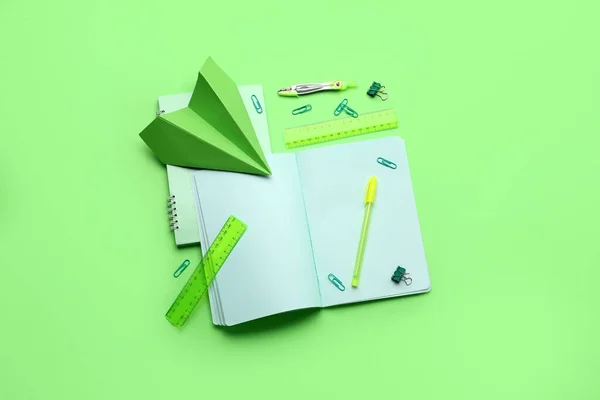 Composition Stationery Supplies Paper Plane Green Background — Stock Photo, Image