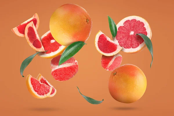 Flying Grapefruits Orange Background — Stock Photo, Image