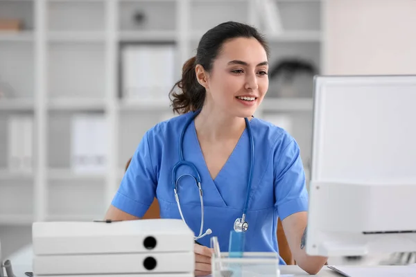 Female Medical Assistant Workplace Clinic — Stock Photo, Image