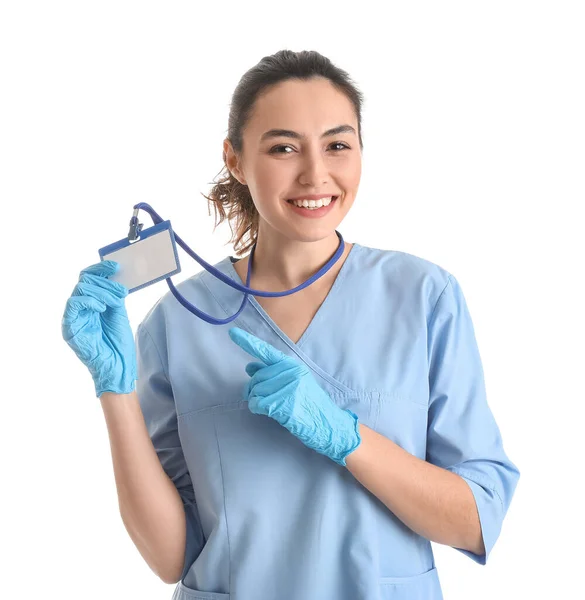 Vrouwelijke Medische Assistent Met Badge Witte Achtergrond — Stockfoto