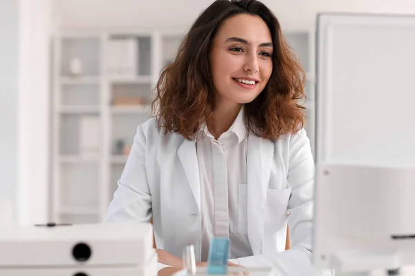 Young Female Doctor Workplace Clinic — Stockfoto