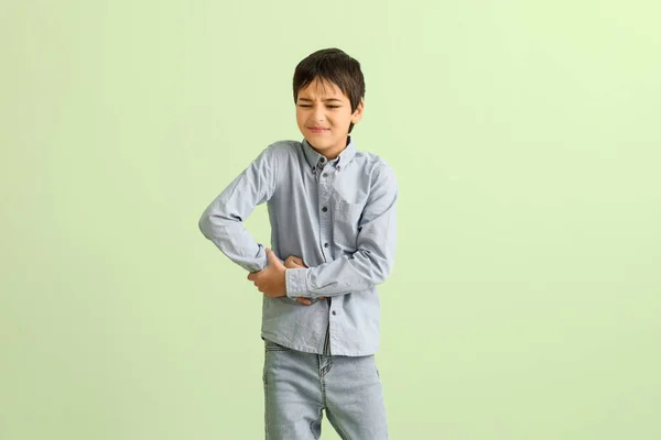 Little Boy Appendicitis Green Background — Stockfoto