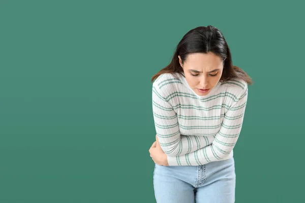 Young Woman Appendicitis Green Background — Stock Photo, Image
