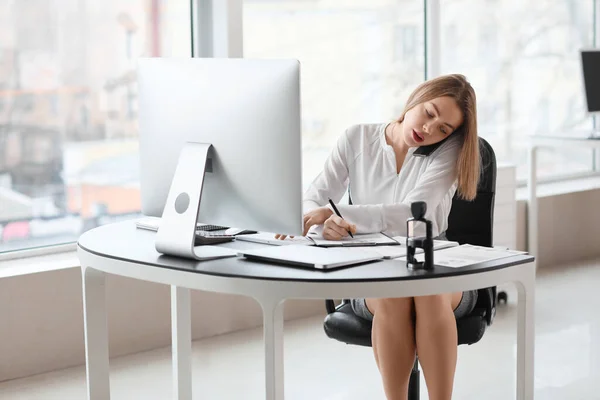 Mujer Contable Trabajando Mesa Oficina —  Fotos de Stock