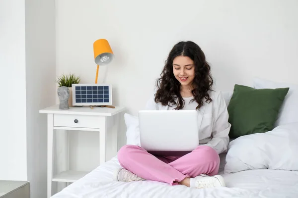 Teenage Girl Using Laptop Portable Solar Panel Bedroom — Stock Photo, Image