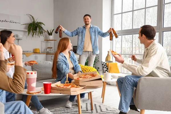 Young Man Bringing Beer His Friends Pizza Home — Stock Photo, Image