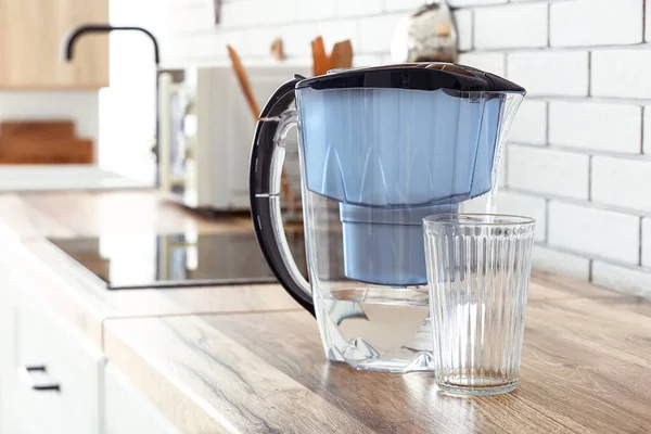 Modern Filter Jug Glass Water Kitchen Counter — Stock Photo, Image