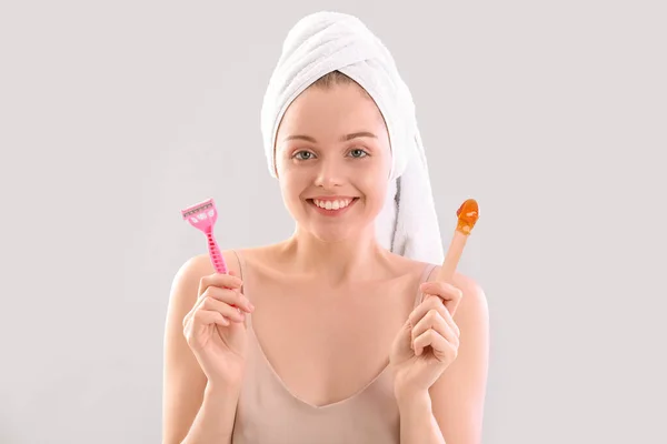 Young Woman Choosing Shaving Sugaring Light Background — Stock Photo, Image
