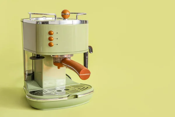 Modern Coffee Machine Green Background — Stock Photo, Image