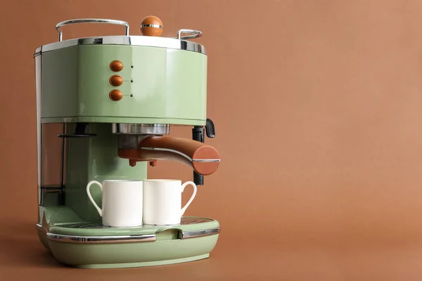 Modern Coffee Machine Cups Brown Background — Stock Photo, Image