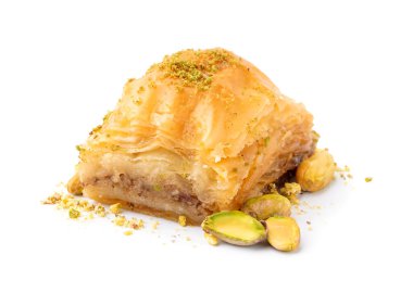 Beyaz arka planda izole edilmiş lezzetli baklava, yakın plan