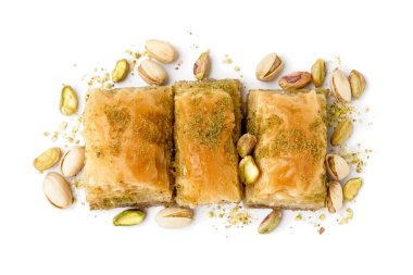 Beyaz arka planda izole edilmiş lezzetli baklava, yakın plan