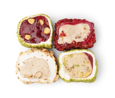 Beyaz arka planda izole edilmiş lezzetli Türk lokumu