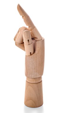 Beyaz arka planda işaret parmağı kaldırılmış tahta el.