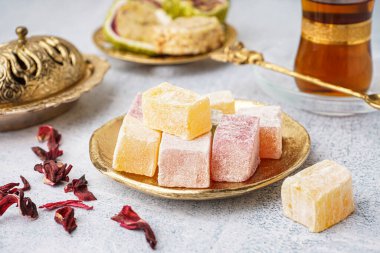 Hafif arka planda lezzetli Türk zevkine sahip tabak