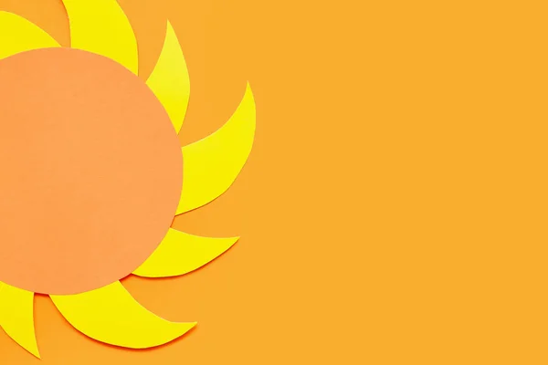 Jasné Slunce Papíru Oranžovém Pozadí — Stock fotografie