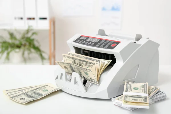 Cajero Automático Moderno Con Billetes Dólares Mesa Oficina —  Fotos de Stock