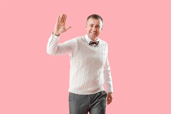 Mature Man Giving High Five Pink Background Hello Concept — Stock Photo, Image