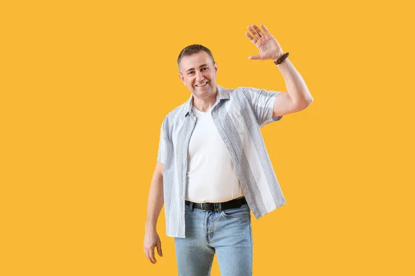 Mature Man Giving High Five Yellow Background Hello Concept — Stock Photo, Image