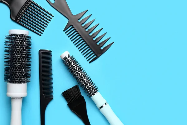Friseurbürsten Auf Blauem Hintergrund — Stockfoto