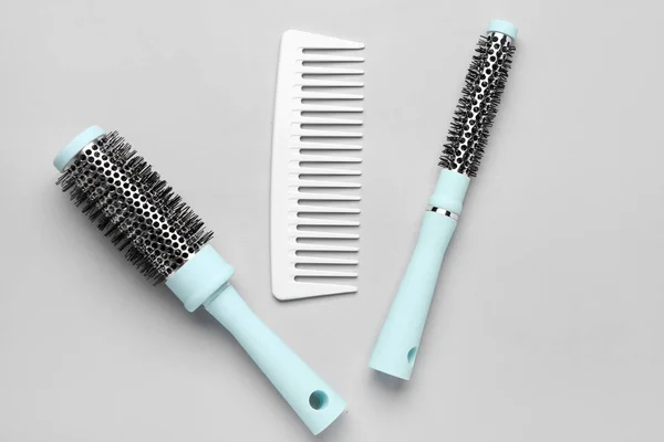 Hairdresser Brushes Grey Background — Stock Photo, Image