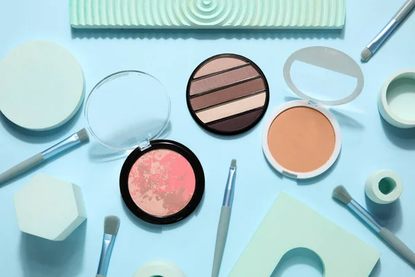 Decorative Cosmetics Brushes Podiums Blue Background — Stock Photo, Image